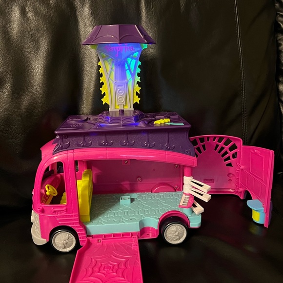 Vampirina Rock N' Jam Touring Van vehicle lights and sounds work